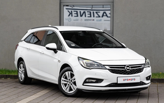 Opel Astra cena 39900 przebieg: 182000, rok produkcji 2017 z Radom małe 704